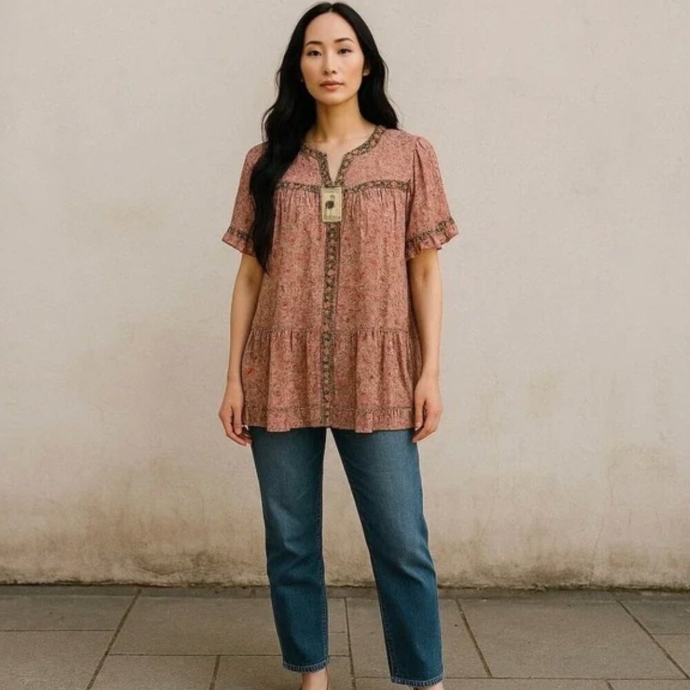 Easel ruffle hem v-neck short sleeve contrasting print top size S